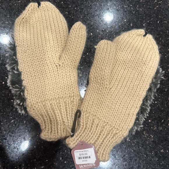 Hedgehog mittens new NWT. I have a matching hat for sale. - Picture 2 of 2